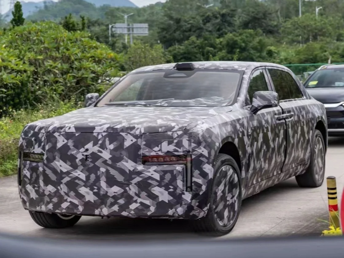Khi xe điện Trung Quốc bước vào sân chơi siêu sang: Canh bạc của BYD đối đầu Rolls-Royce