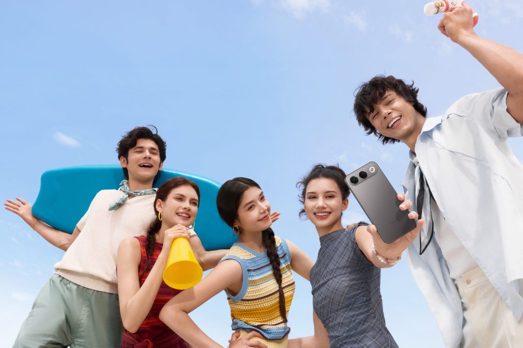 Camera selfie góc siêu rộng 50MP và Ghép Ảnh Sáng Tạo AI giúp thỏa sức chỉnh sửa những khung hình đậm chất riêng .