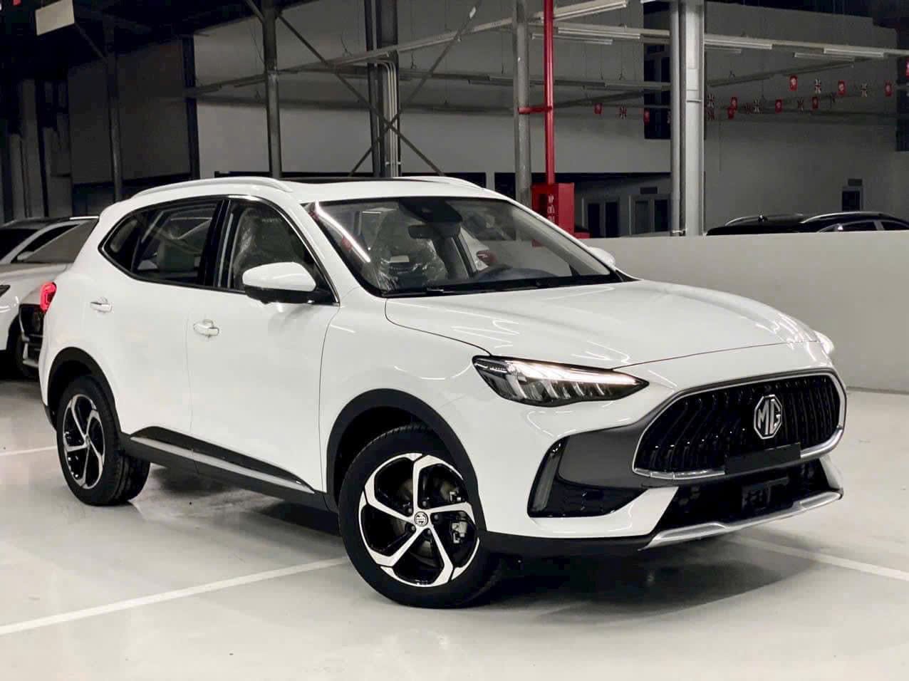MG HS giảm còn 455 triệu đồng: SUV cỡ C rẻ ngang xe cỡ nhỏ