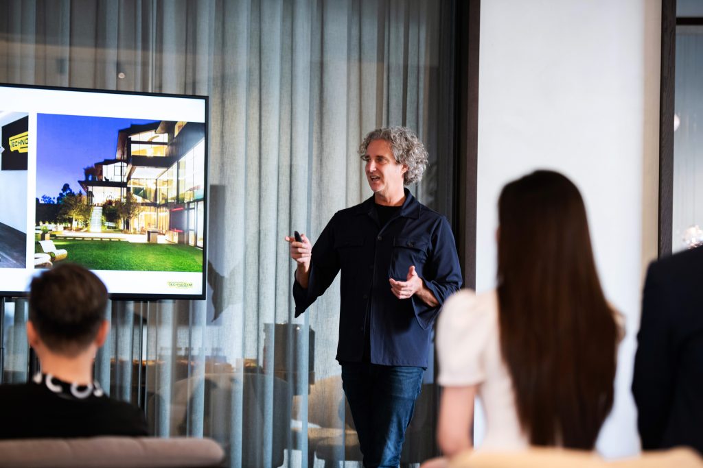 Ông Cristian Brugnoli trong lần đầu chia sẻ chuyên sâu tại Việt Nam. Ảnh: Wellness Meets Design