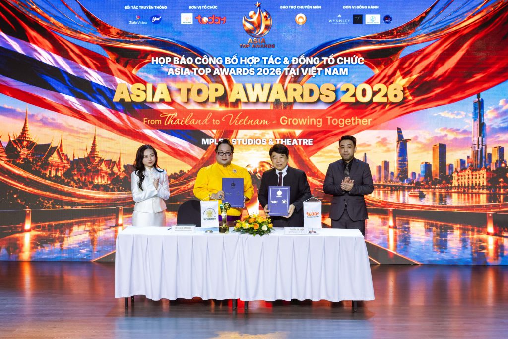 BTC cũng trao hoa tri ân các đối tác đồng hành. Ảnh: Ảnh: Asia Top Awards 2026