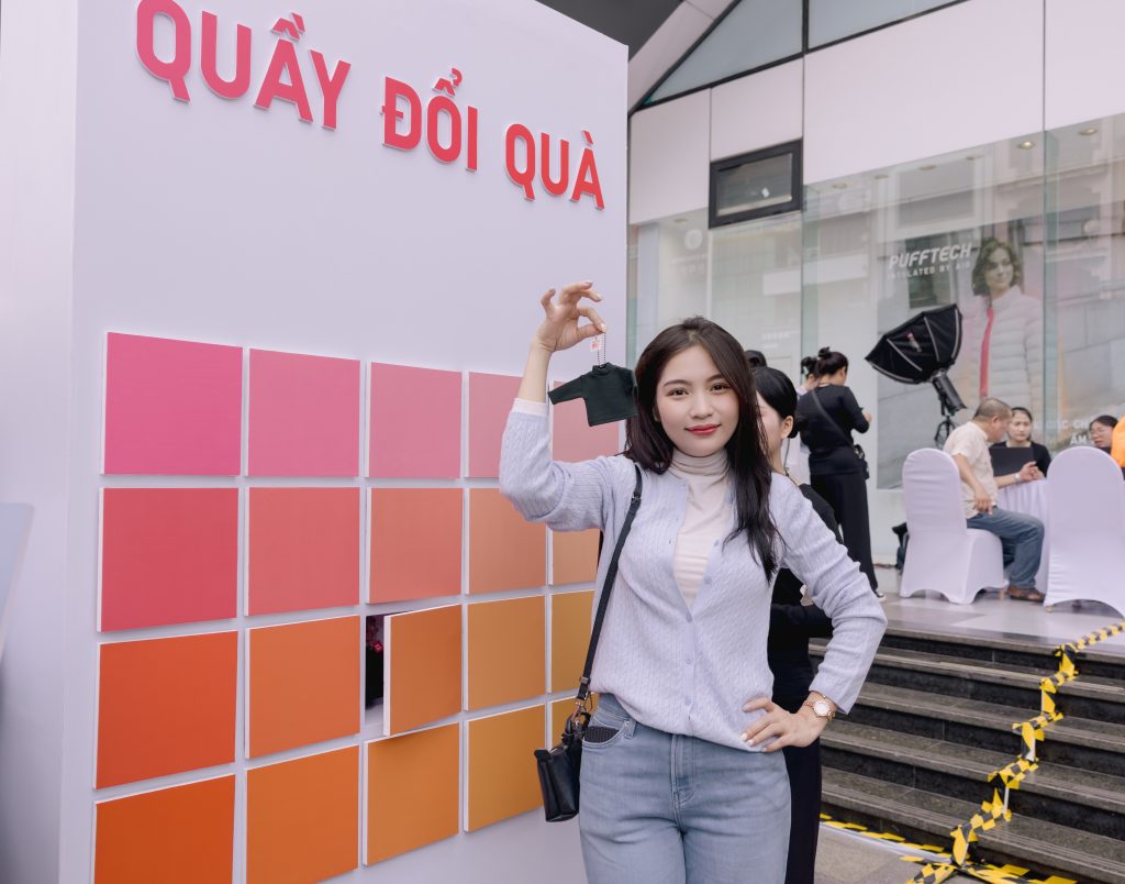 khu đổi quà sự kiện. Ảnh: UNIQLO Việt Nam