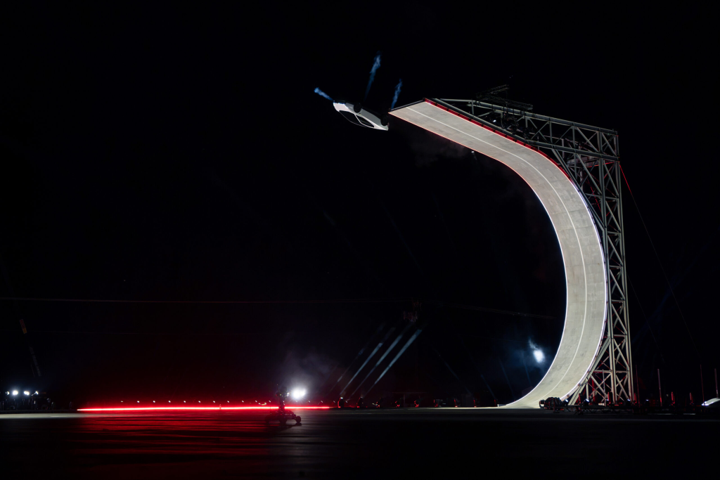 Tesla ra mắt Roadster thế hệ mới sau chín năm chờ đợi, kèm tùy chọn động cơ đẩy khí lạnh (ảnh 3)