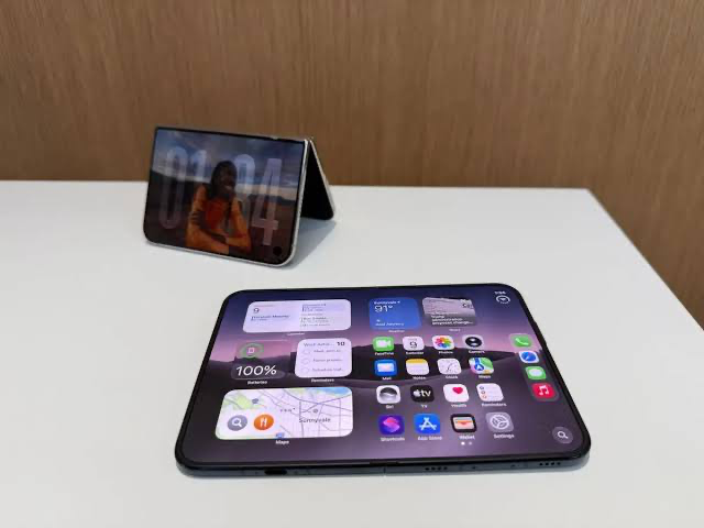 iPhone Duo: foldable đầu tiên của Apple, 5,2 mm khi mở, giá từ 1.999 USD (ảnh 2)