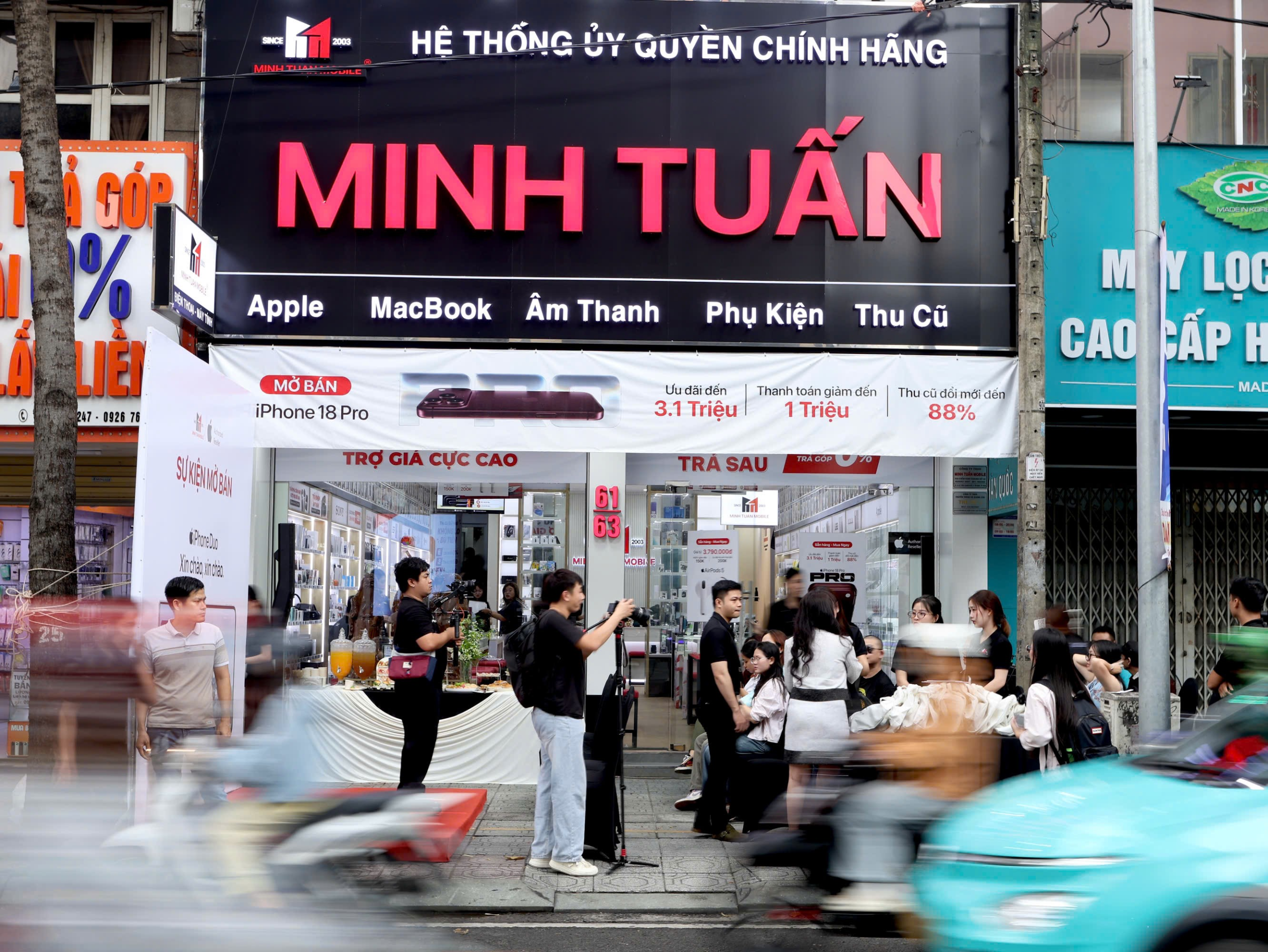 Minh Tuấn Mobile mở bán iPhone Duo, cạnh tranh bằng tốc độ giao máy thay vì giá