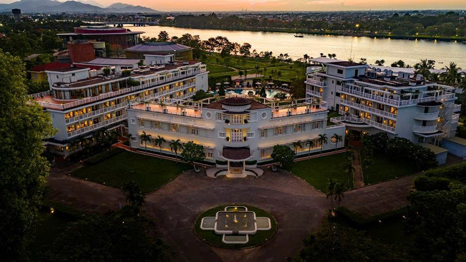 Adrian Zecha dự lễ 20 năm Azerai La Residence Huế: Di sản Art Deco bên sông Hương bước vào chương mới
