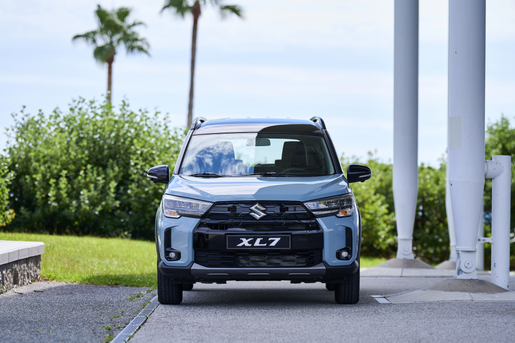 Suzuki XL7 mới ra mắt: Diện mạo khỏe hơn, 7 màu, giá từ 569,9 triệu đồng (ảnh 2)