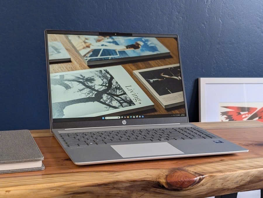 HP OmniBook 5: Laptop OLED giá 699 USD, pin 42 giờ, mỏng hơn cả MacBook Neo