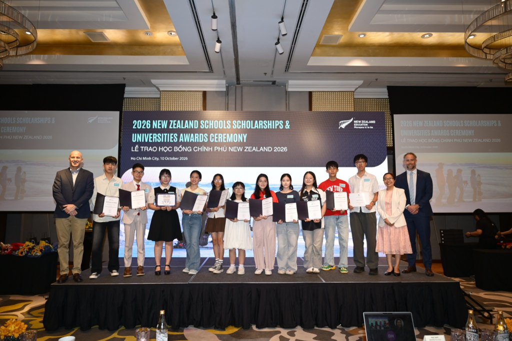 Dàn học sinh nhận học bổng NZSS 2026 (Đợt 2) đánh dấu bước ngoặt quan trọng trên hành trình chinh phục tri thức. Ảnh: NEW ZEA