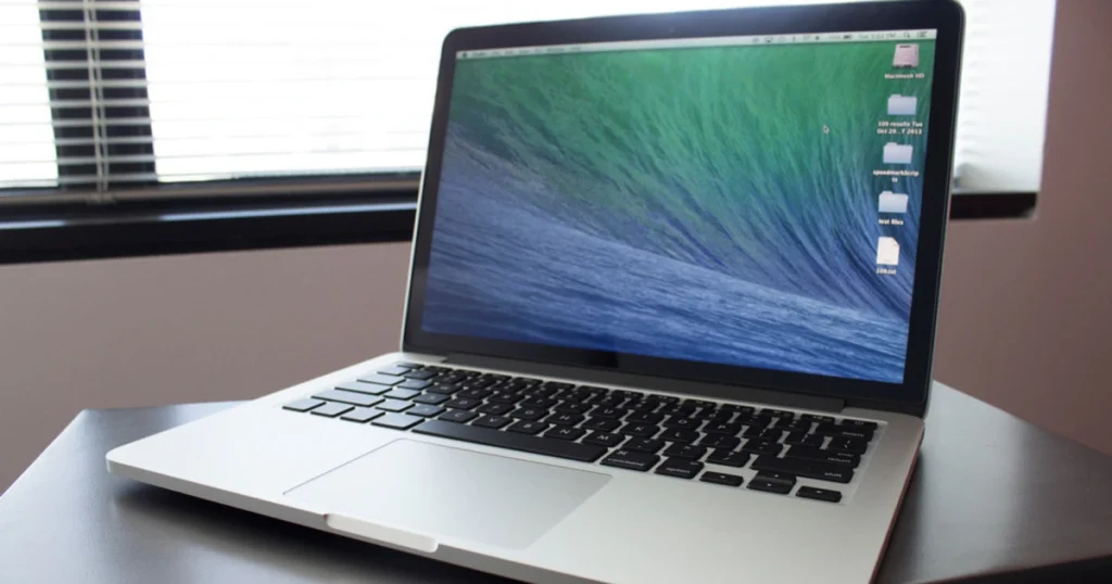 MacBook 2008. Ảnh Internet